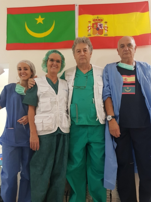 Silvia Guti�rrez, enfermera instrumentista, Carmen Montserrat, Dr. Miguel March y Paco Candela - Fundaci�n Jorge Ali�